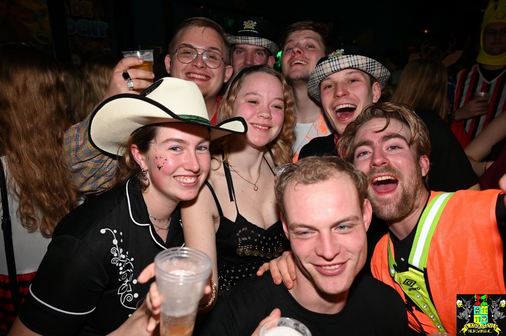 ../Images/Pyamaparty 093.jpg